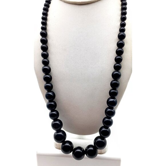 Chic Vintage Black Necklace, Basic Retro Graduated Strand with Plastic Beads - Picture 1 of 3